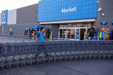 How Walmart convinced critics it can sell more stuff and save the world | Financial Times