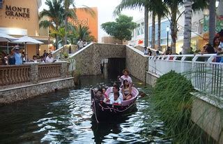 La Isla Shopping Mall | A very nice mall with a gondola ride… | Flickr