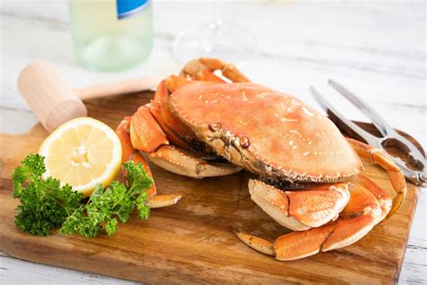 Whole Cooked Dungeness Crab - Wholesale Seafood | Pucci Foods