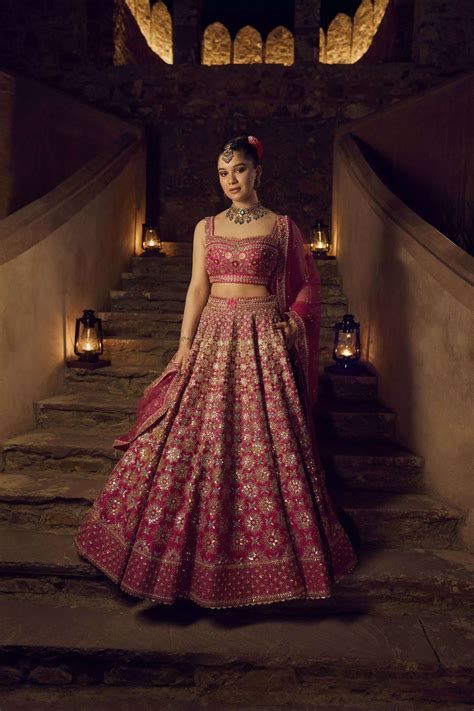 Sachin's daughter Sara Tendulkar looks breathtaking in a lehenga as she ...