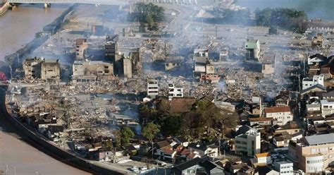 Japan earthquake: Aftershock fears with over 100 trapped and 55 ...