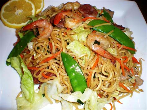 Filipino Food and Recipes: Pancit Canton Recipe