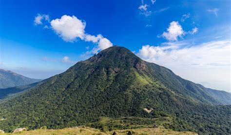 How to hike Lantau Peak in Hong Kong - eDreams Travel Blog