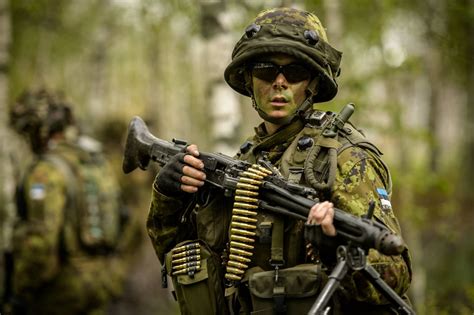 Estonian Army soldier armed with Rheinmetall MG3 | 특수부대, 전사, 전쟁