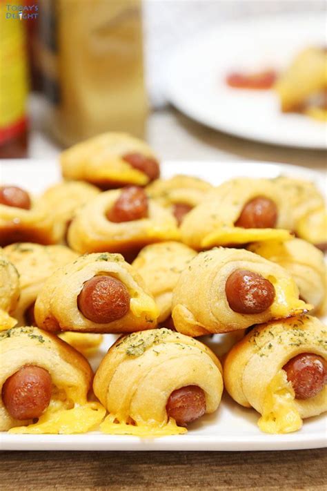 Crescent Roll Pigs in a Blanket with Garlic Herb Butter are Lil ...