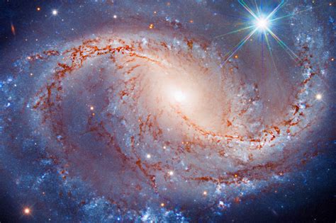 Hubble Space Telescope Images Mesmerizing Barred Spiral Galaxy 214 ...