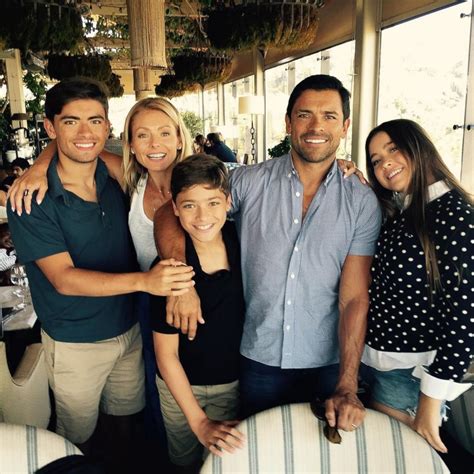 Kelly Ripa Family : Kelly Ripa Mark Consuelos Funny Quotes About Kids | THE GUARDIAN ANGLE