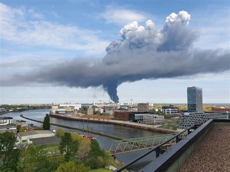 Pyrocumulus from a warehouse fire in Bremen, Germany. : weather