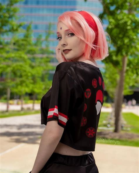 Naruto: Sakura takes off her kunoichi uniform and wears something casual with this cosplay ...