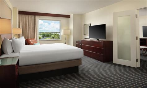 Rooms & Suites | Hilton Orlando