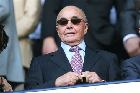 Charge filed against British billionaire Joe Lewis for involvement in insider trading scheme ...