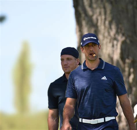 Aaron Rodgers: Quarterback, Golfer... Cigar Smoker? : r/GreenBayPackers