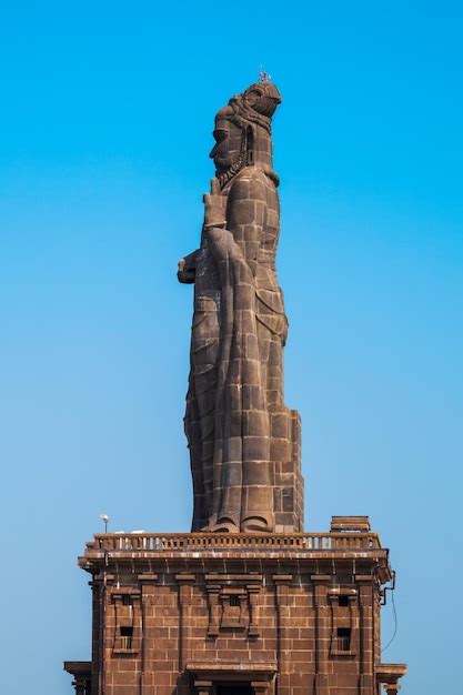 Premium Photo | Thiruvalluvar statue in kanyakumari india