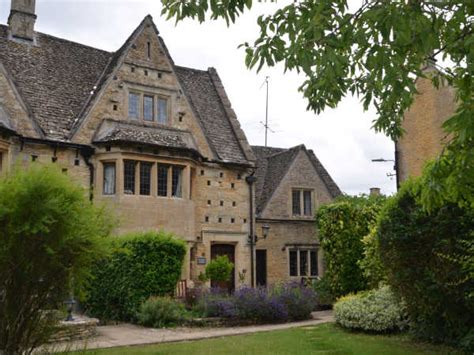 Bourton-on-the-Water holiday cottages and self catering Cotswold ...