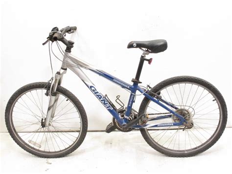 Giant Boulder SE Women's Mountain Bike | Property Room