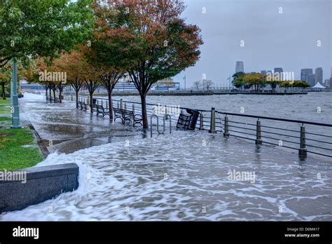 Hurricane sandy new york flooding hi-res stock photography and images ...