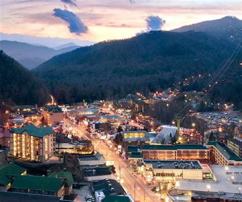 Gatlinburg Attractions | Gatlinburg Space Needle | Ride to the Top