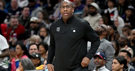 Mike Brown Named 2022-23 NBA Coach of the Year After Ending Kings ...