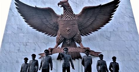 Monumen Pancasila Sakti, Destinasi Sejarah Bukti Kekejaman PKI di ...