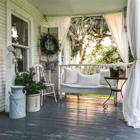 31 The Best Small Front Porch Ideas To Beautify Your Home - MAGZHOUSE