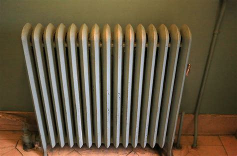 How to Troubleshoot a Steam Radiator That's Not Getting Hot