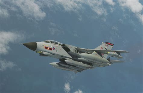 File:Tornado GR4 aircraft fitted with Storm Shadow cruise missile.jpg - Wikimedia Commons