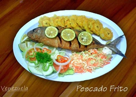 Pescado Frito con Tostones de platano verde, ensalada de repollo y ensalada mixta | Venezuela ...