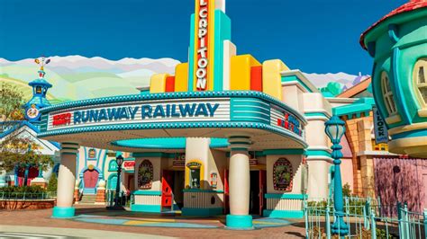 Mickey & Minnie’s Runaway Railway | Disneyland Resort