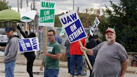 GM shares rise as sources say automaker, union nearing deal to end strike | CBC News