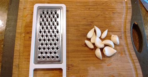 Simple Inspirations: Fast Method For Mincing Garlic Cloves