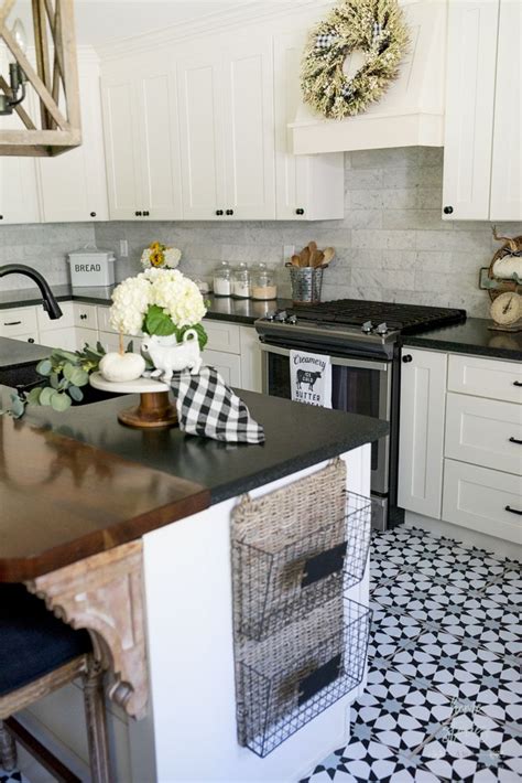 Beautiful Black & White Fall Farmhouse Kitchen | Farmhouse kitchen ...