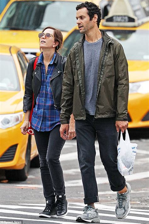 Kristen Wiig and boyfriend Avi Rothman keep it casual as they head out in NYC | Daily Mail Online