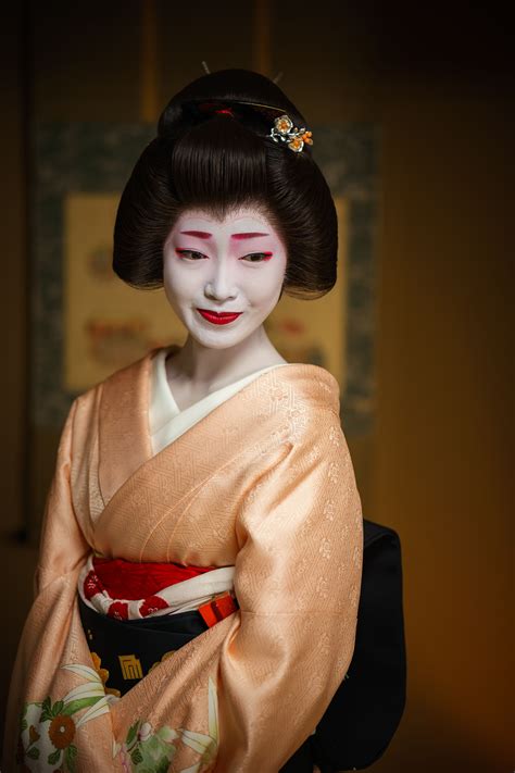 geiko 芸妓 Toshikana とし夏菜 Miyagawacho 宮川町 KYOTO JAPAN | Geisha, Geisha girl, Japanese geisha