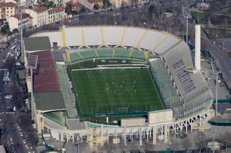 Stadio Comunal Artemio Franchi (en italiano, Stadio Comunale Artemio ...