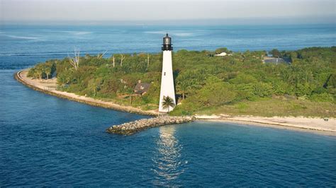 Cape Florida Lighthouse, Key Biscayne, Florida, Usa - Free Nature Pictures