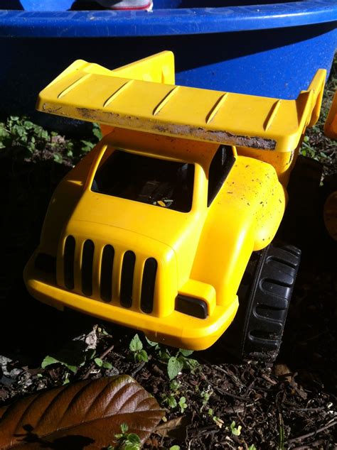 Images Gratuites : véhicule, jouet, terrain de stationnement, Lego, Monstre, Voiture modèle ...
