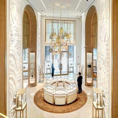 Cartier Dubai Mall Fashion Avenue: fine jewelry, watches, accessories at Dubai Mall Fashion ...