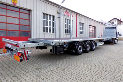 Telesattel von Fliegl Trailer: Fliegl Trailer - tippers, truck trailers, chassis