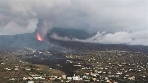 La Palma volcano eruption: Thousands of people evacuated with many homes lost underground ...