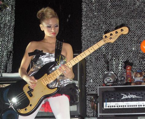 25 Best Female Bass Players Ever (2024 With Videos) - Guitar Lobby