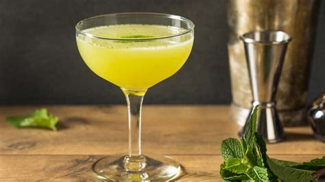 18 Best Lemon Cocktails to Drink