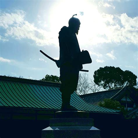 Statue of Toyotomi Hideyoshi at osaka castle [OC] | Osaka castle, Osaka ...