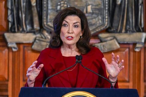 Gov. Hochul pushes for paid medical leave during pregnancy in NY ...