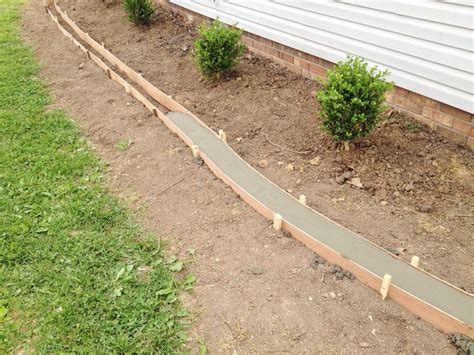 How to Make a Concrete Landscape Curb --In 4 Easy Steps! | Concrete garden edging, Landscape ...