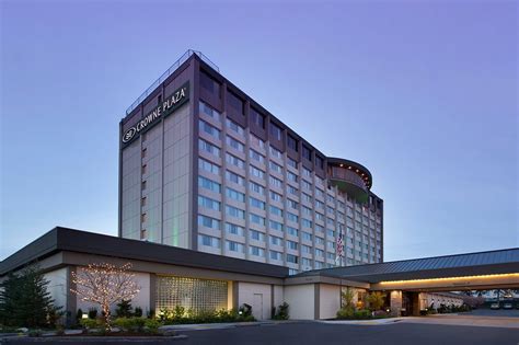 CROWNE PLAZA SEATTLE AIRPORT $110 ($̶1̶8̶6̶) - Updated 2021 Prices & Hotel Reviews - SeaTac, WA ...