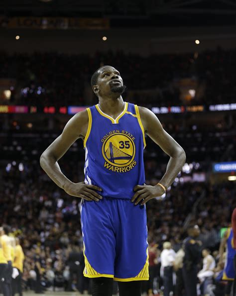 Golden State Warrior Kevin Durant Goes Low to Soar High | CBN News