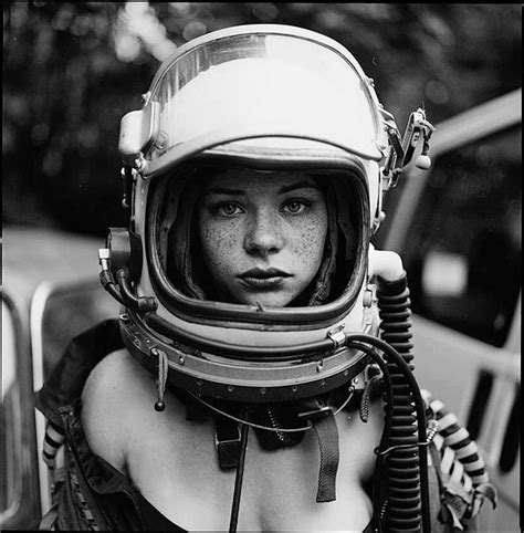 space helmet Space Girl, Dieselpunk, Foto Art, Instagram Foto, Pics Art, Photomontage, Black And ...