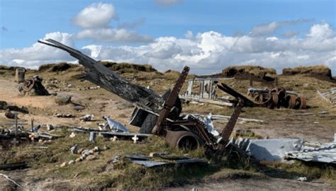 Bleaklow Bomber: the plane wreck that lies in the Peak District ...