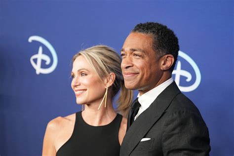 Are Amy Robach, T.J. Holmes Dating? 'GMA' Costars Relationship | Closer Weekly