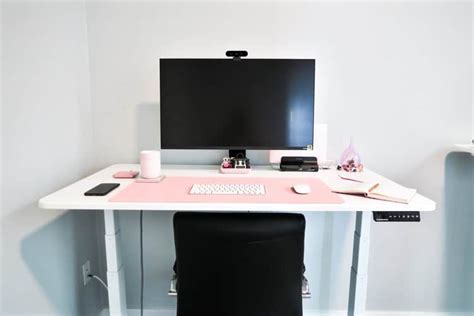 8 Minimalist Desk Setup Ideas for Home Office [2024 Update]